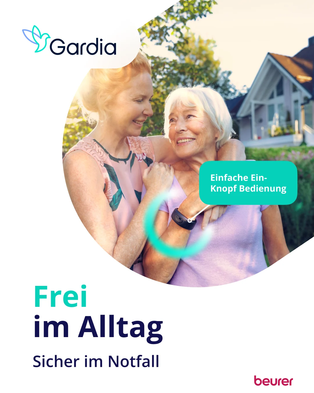 Zwei ältere Frauen, eine davon trägt das Gardia Notrufarmband